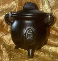 Triquetra Cast Iron Cauldron w/ Handle S