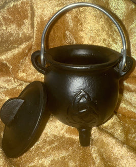 Triquetra Cast Iron Cauldron w/ Handle S